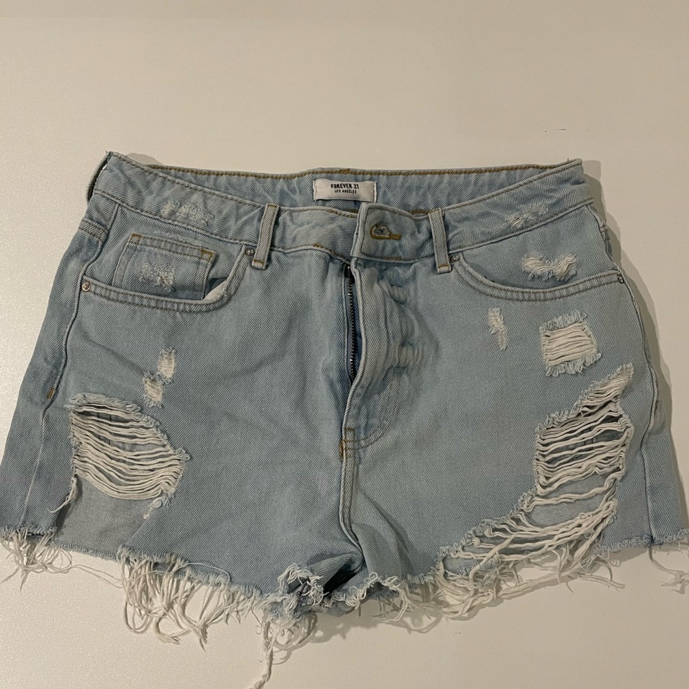 Forever 21 - Distressed Short Jeans